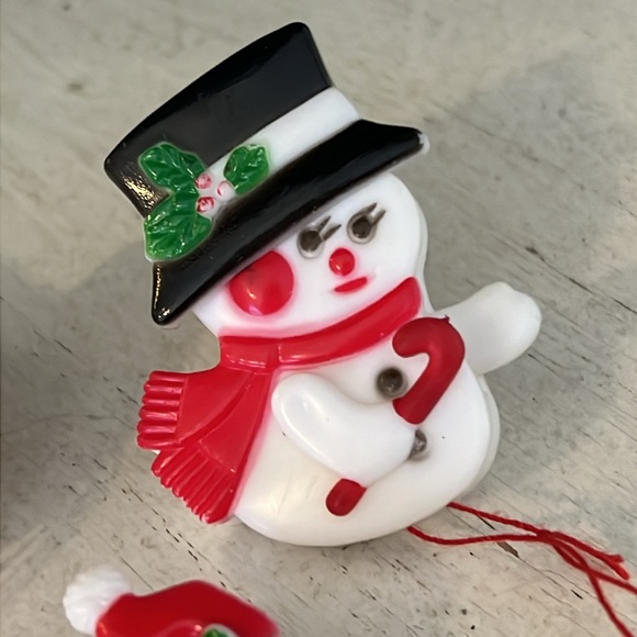 Lot MCM Hong Kong articulated movable Santa & Snowman pin brooch - Picture 4 of 6